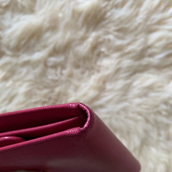🦋Prada🦋 Saffiano Leather Wallet - Picture 12 of 16